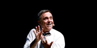 Gabriele Cirilli versione Duepuntozero, stand-up comedy, cinema e musica: la settimana all’Arena Milano Est.