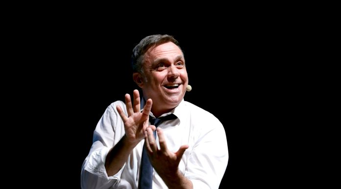 Gabriele Cirilli versione Duepuntozero, stand-up comedy, cinema e musica: la settimana all’Arena Milano Est.