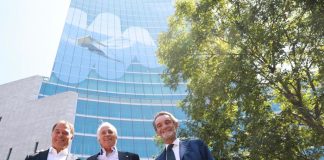 Palazzo Lombardia si veste dei colori delle Olimpiadi 2026.