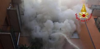 A fuoco materasso, grave donna a Sesto.