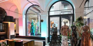 Milano Fashion Week, la collezione The Power of Words, il brand sociale di Deborah Sawaf.