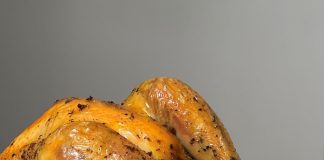 Domenica 2 Pollo Arrosto Day, come si mangia, mani o forchetta?