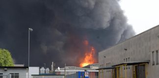 Maxi incendio alla Nitrolchimica di San Giuliano, 6 feriti (uno grave) e 4 intossicati, per ora nessun allarme ambientale.