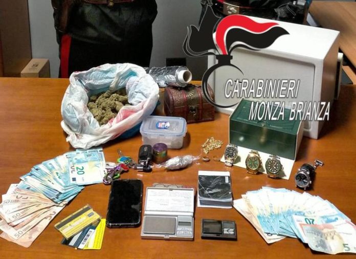 Usura: interessi al 200%, cinque arresti dei carabinieri