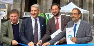 Ambiente, la nuova mobilità elettrica in mostra tra piazza Duomo e Cordusio. Oggi l’inaugurazione di e_mob col taglio del nastro, lunedì 3 e martedì 4 conferenze e workshop a Palazzo Giureconsulti.