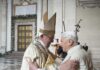 Si sono aggravate le condizioni di Benedetto XVI. Papa Francesco: pregate per lui.