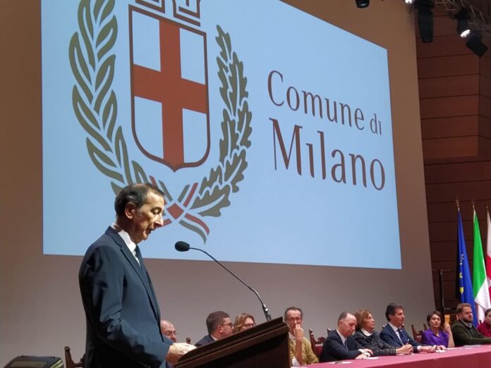 AMBROGINI, LA CERIMONIA AL TEATRO DAL VERME (FOTO 1)