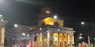 Accese con l’integrazione di pannelli solari le luci di Natale di corso Buenos Aires.