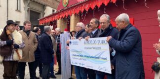 Natale, inaugurati mercatini in Piazza Duomo.