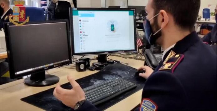 Spiavano cittadini, intrusioni anche in palestre e piscine