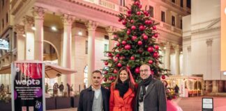 L’Albero di Natale di Wopta illumina Piazza San Carlo.