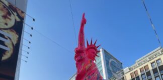 La libertà non è una pistola, l’installazione di Dicò in Moscova.