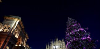 Acceso l’Albero di Natale in Piazza Duomo.