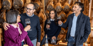 Al prosciutto di Parma Dop Al Naturel dei Fratelli Pelizziari il riconoscimento “Tre Fette” nell’edizione 2023 della Guida del Gambero Rosso “Grandi salumi”.