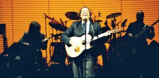 Gioele Dix porta Giorgio Gaber su ITsART con il documentario dedicato al teatro-canzone del Signor G.
