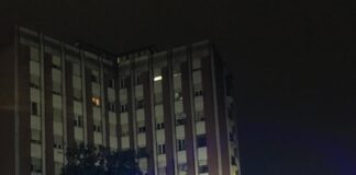 Incendio in via Cavezzali, evacuate 40 persone per lo più senza fissa dimora.