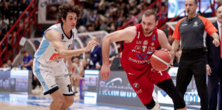 Olimpia rimontata e battuta all’overtime a Napoli.