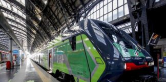 Treno Trenord contro segnale, ritardi e cancellazioni.