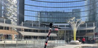 Milanesi e monopattini in sharing: i dati Voi Technology mostrano che sono il mezzo preferito per integrare il servizio del trasporto pubblico.