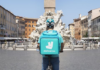 Deliveroo offre borse studio ai rider, stanziati più di 100.000€ per circa 80 progetti.