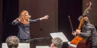 Viktoriia Vitrenko, direttrice ucraina, guida Divertimento Ensemble nell’esecuzione de “L’albero della luna” di Sandro Gorli, mercoledì 22 alla Fabbrica del Vapore..