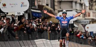 Ciclismo, Van der Poel vince la Milano-Sanremo, Ganna secondo.
