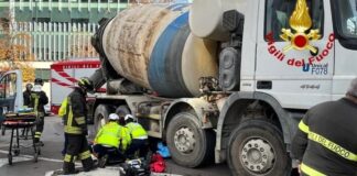 Donna in bicicletta speronata da betoniera in zona Porta Vittoria, morta sul colpo.