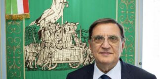 Giornata sangue, Fedez se ne va quando parla Romano La Russa: Regione non invitata. Replica: invitati dalle associazioni, maleducato, piccolo uomo