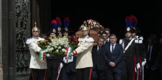 Belusconi, conclusi i Funerali di Stato in Duomo