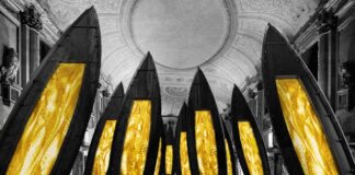 Mariverticali, installazione di Fabrizio Plessi a Palazzo Reale