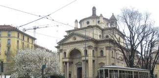 Scontro tram-bus turistico in piazza San Gioachimo 4 feriti leggeri.