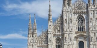 I funerali di Silvio Berlusconi In Duomo a Milano: le opinioni delle persone in piazza