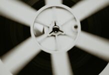 Ancora un morto sul lavoro, ingegnere 50enne risucchiato da ventilatore a Senago