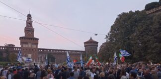 Israele, nuova manifestazione della Comunità Ebraica, sostegno bipartisan ma è polemica con Sala, il caso delle bandiere esposte e poi tolte a Palazzo Marino
