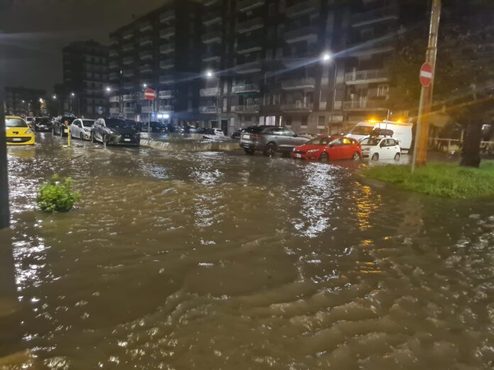 MALTEMPO, ESONDATO IL SEVESO (FOTO 1)