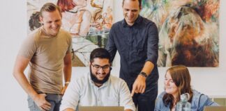 Addio posto fisso, i lavoratori senior sognano la professione libera nel digitale