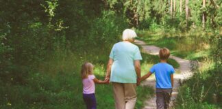 Oggi 2 ottobre Festa dei Nonni, Salvini: funzione sociale impareggiabile, colmano lacune welfare