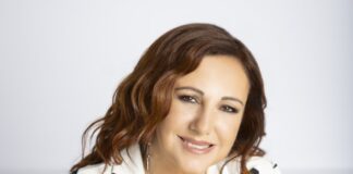 Comunque mamma, Antonella Ferrari presenta il suo libro lunedì 13 alla Libreria Rizzoli