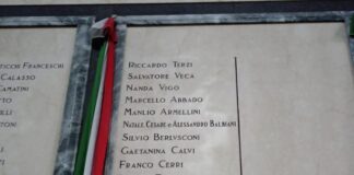 Anche Berlusconi tra i grandi di Milano, la cerimonia al Famedio