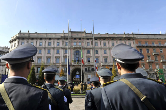 Alzabandiera 4 novembre 2016 - Foto Flickr Comune Milano-2