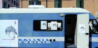 Violenza sulle donne, camper Polizia in San Babila
