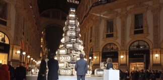 Natale, acceso albero Gucci in Galleria