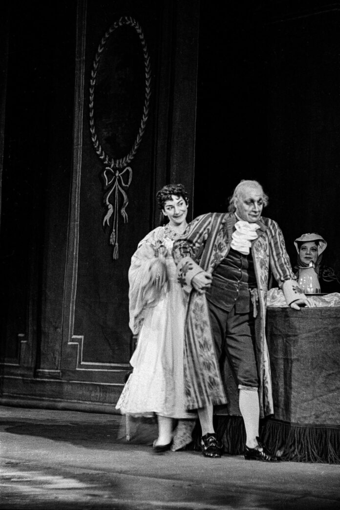 SCALA, RITROVATO COSTUME DI MARIA CALLAS USATO PER "IL TURCO IN ITALIA" (FOTO 1)