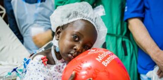 Operazioni cardiache salvavita, screening e follow up, formazione di medici locali: con Cuore di bimbi Mission Bambini è accanto ai bambini cardiopatici