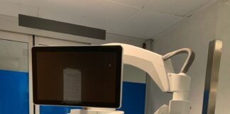 Saronno in salute, donato microscopio a ospedale