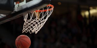 Sport e inclusività: il club “Pallacanestro Varese” sceglie il servizio di audiodescrizione di CMT per rendere fruibile l’esperienza sportiva a tifosi ciechi, ipovedenti e pluridisabili visivi