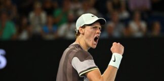 Tennis, Sinner nella storia, prima finale Slam e primo italiano in finale agli Australian Open, superato Djokovic in 4 set