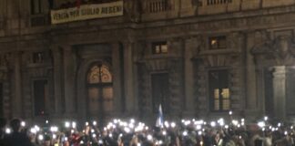 Navalny, la fiaccolata in Piazza della Scala