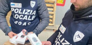 Contraffazione, Polizia Locale sequestra 100.000 articoli falsi marchiati Apple
