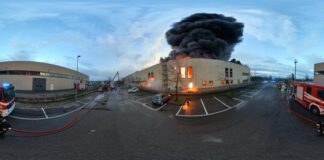 Incendio in deposito plastica a Truccazzano, nessun ferito ma preoccupazione per nube tossica